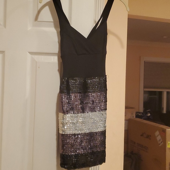 Dress - Picture 2 of 3